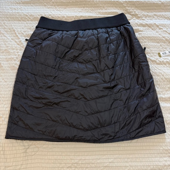 Black Quilted Down Puffer Ski MiniSkirt small - Picture 3 of 10